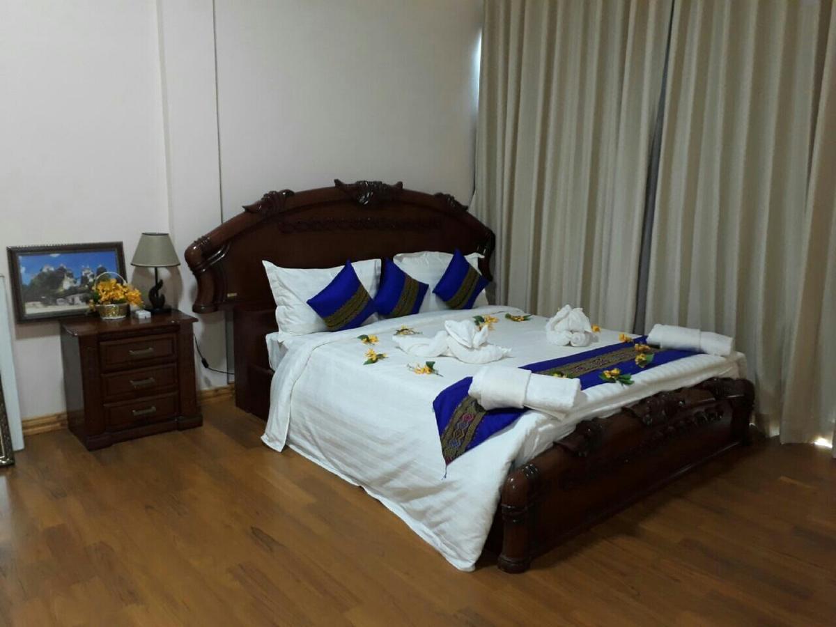 Famous Hotel Loikaw Extérieur photo