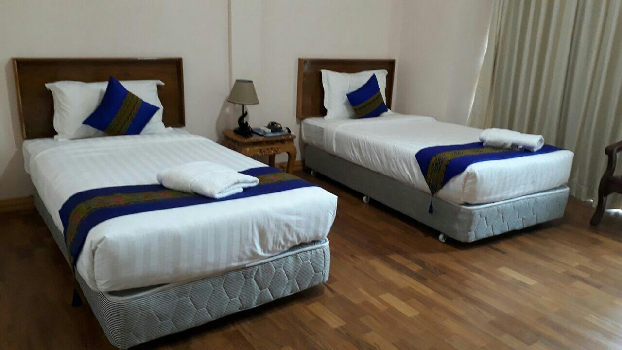 Famous Hotel Loikaw Extérieur photo