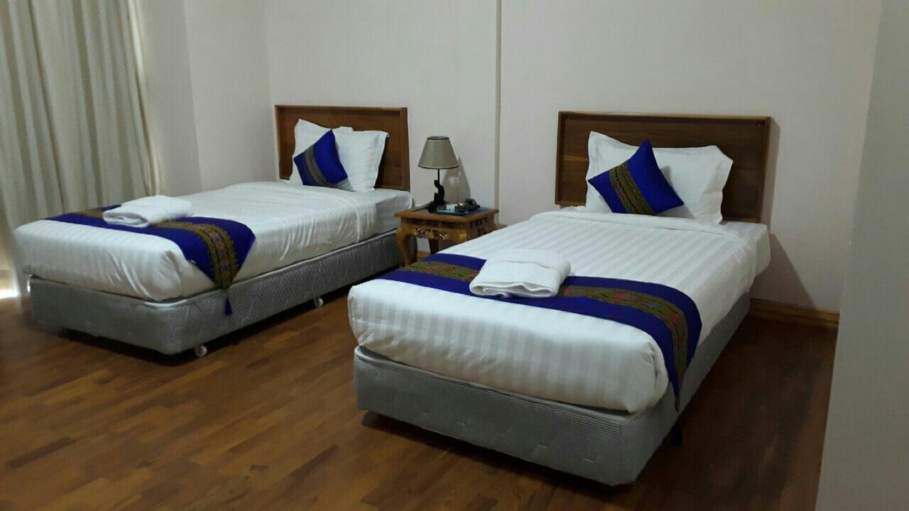 Famous Hotel Loikaw Extérieur photo