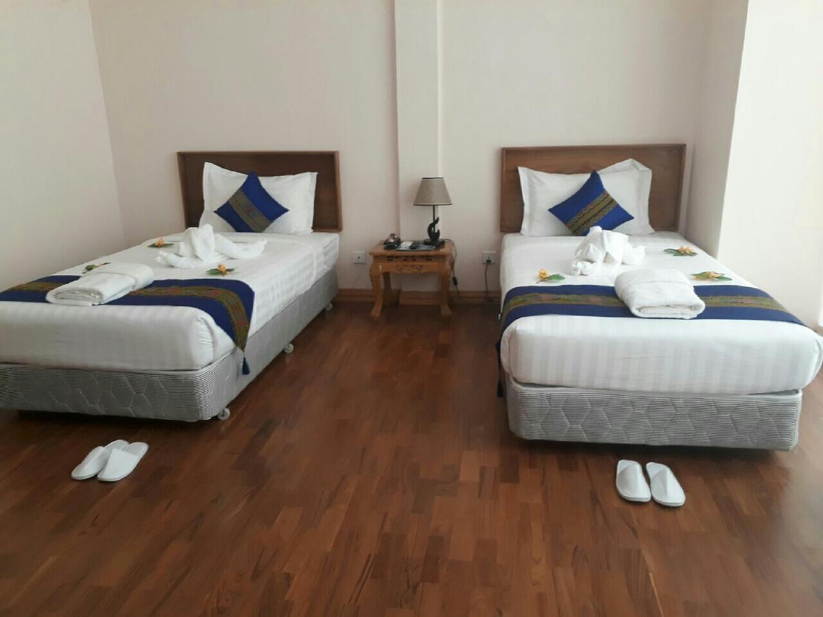 Famous Hotel Loikaw Extérieur photo